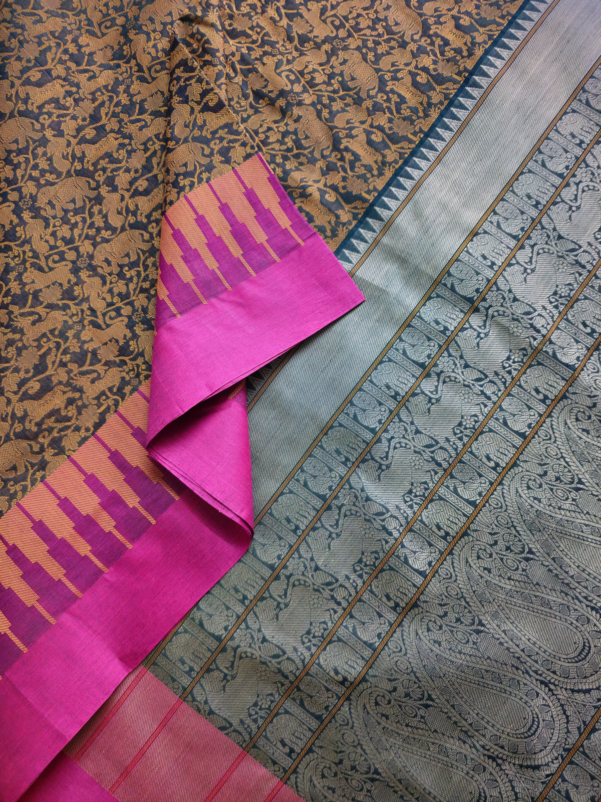 Harivanī – Dark Green Vanasingaram Handloom Kanchi Cotton Saree with Rani Pink Border