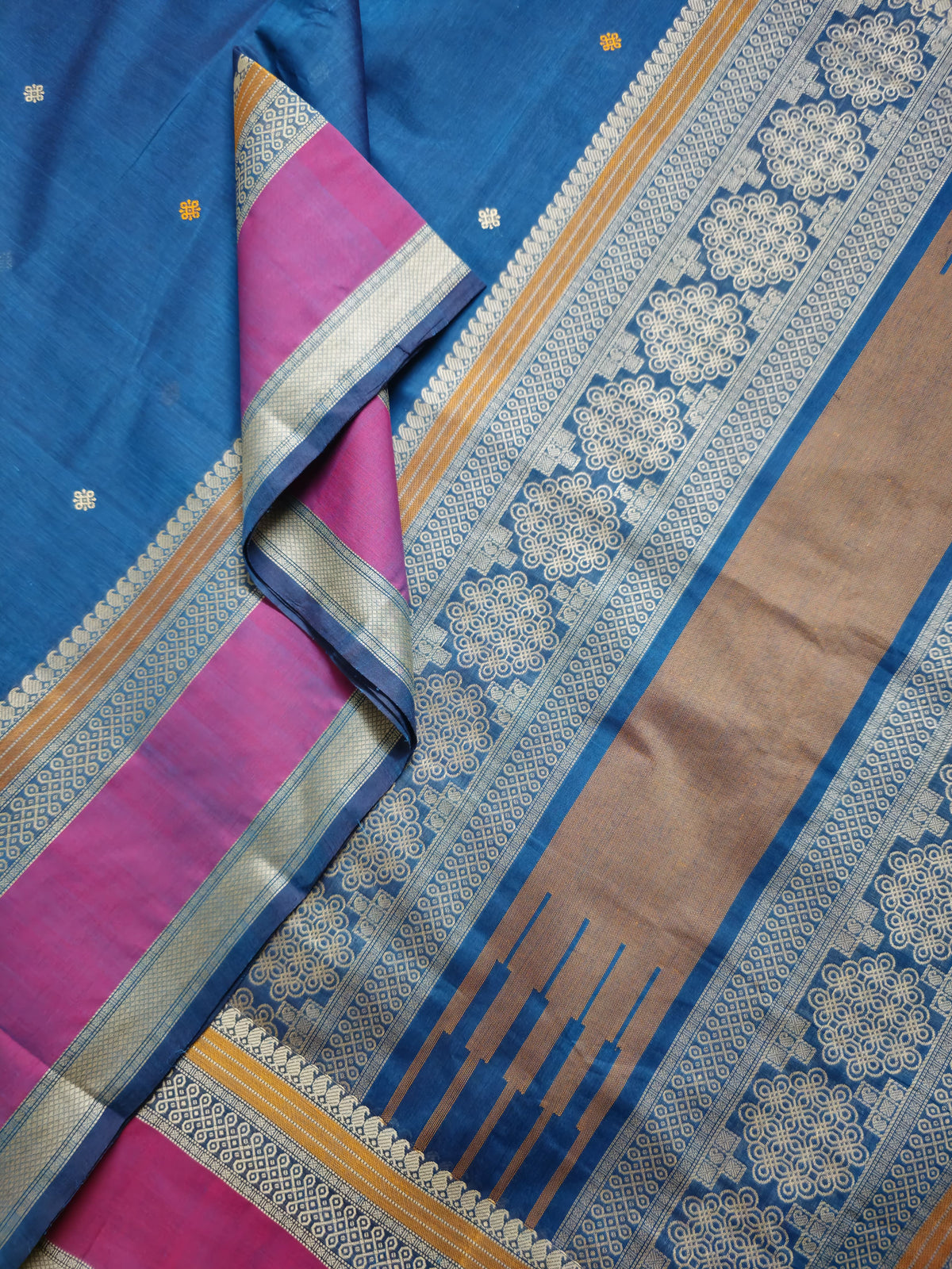 Indu-Ranjani – Teal Blue Handloom Kanchi Cotton Saree with Big Kolam Pink Border