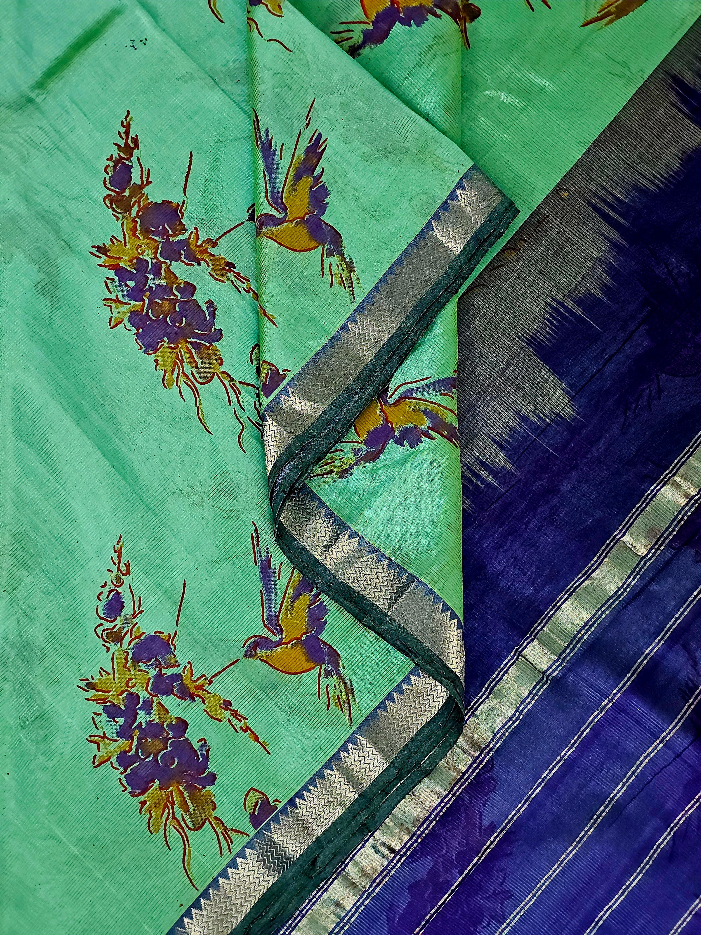 Manogna – Mint Green Handloom Mangalagiri Silk Cotton Saree with Hummingbirds and Violet Flowers Print