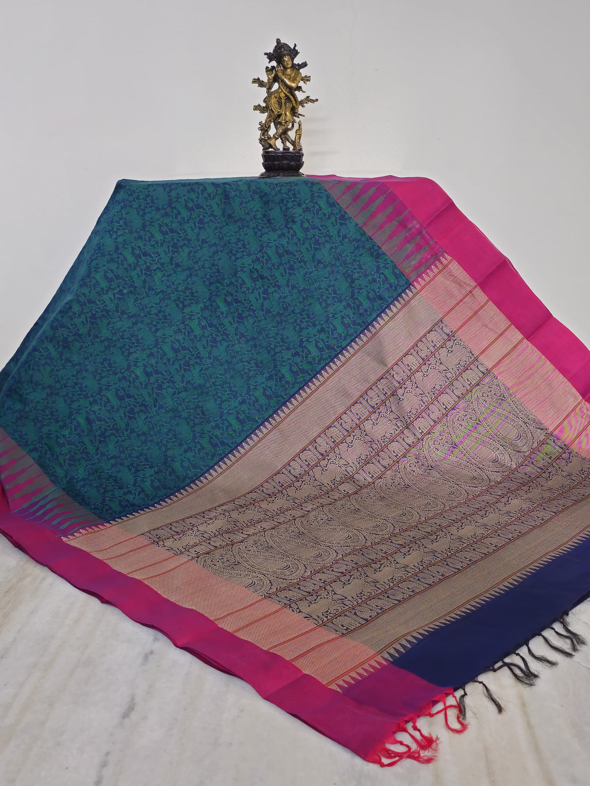 Neelavanī – Navy Blue Vanasingaram Handloom Kanchi Cotton Saree with Rani Pink Border
