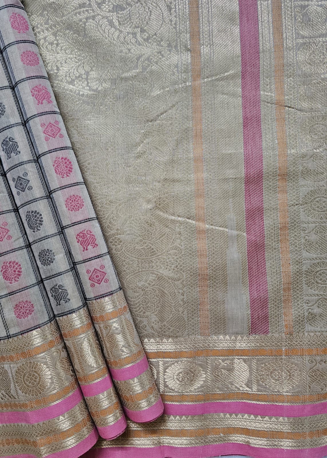 Srirangī – Beige Aayiram Butta Handloom Kanchi Cotton Saree with Pink Zari Border and Zari Pallu
