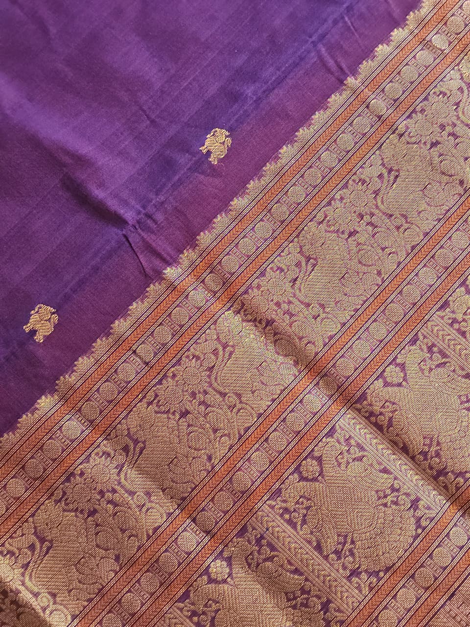 close up of Tejasvi – Purple Pure Handloom Kanchi Cotton Saree with Zari Border and Green Selvedge Pallu