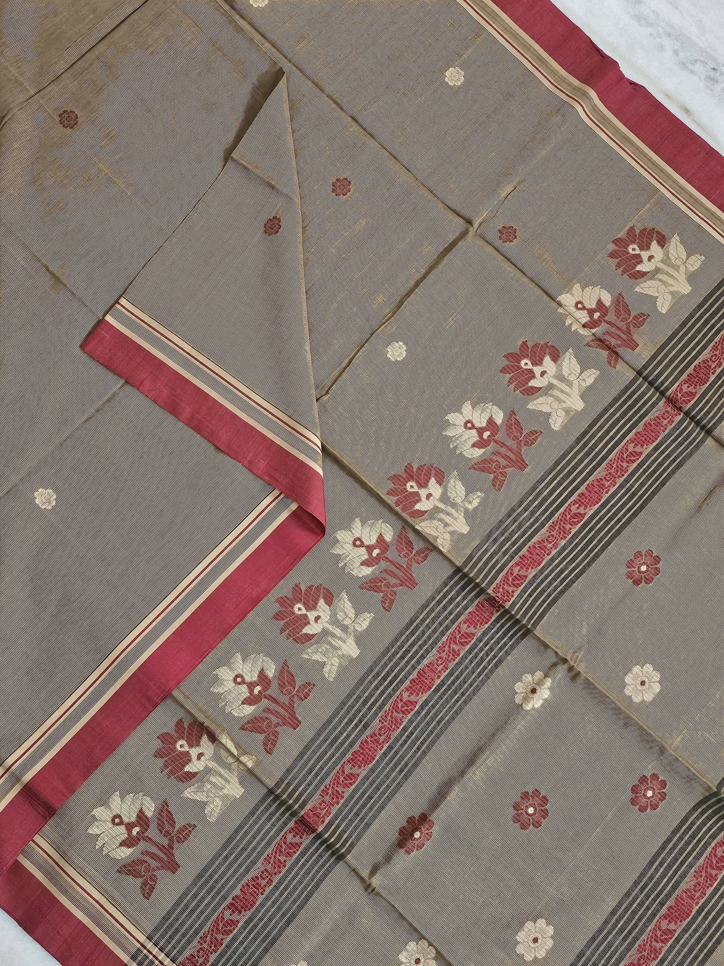 Vaishnavi – Wheatish Beige Handloom Bengal Cotton Saree with Maroon Floral Pallu
