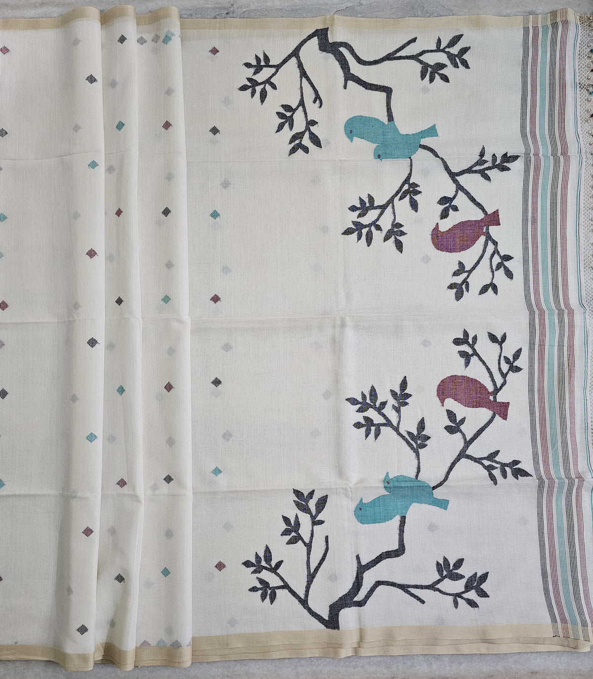 Vayuna – White Jamdhani Handloom Bengal Cotton Saree with Bird Motifs