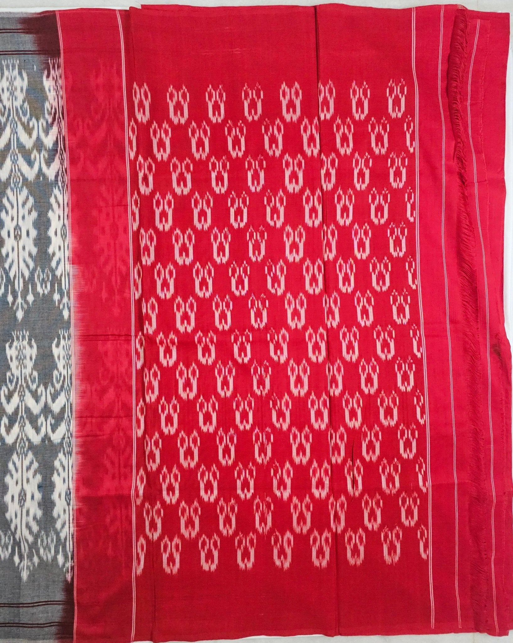 Grey and White Handloom Pochampally Ikkat Mercerized Cotton Saree - Kleemkaara