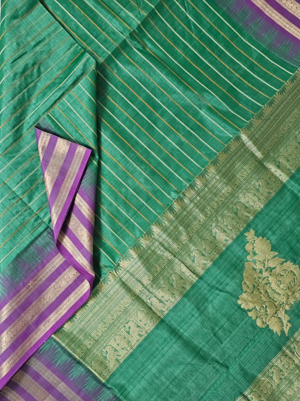 Hemavalli – Green Handloom Kanchi Silk Cotton Saree with Lavender Zari Border - Kleemkaara
