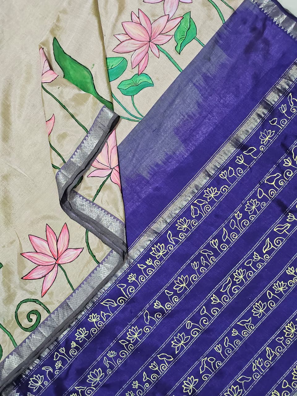 Jalajaa – Off White Hand-Painted Handloom Mangalagiri Silk Cotton Saree - Kleemkaara
