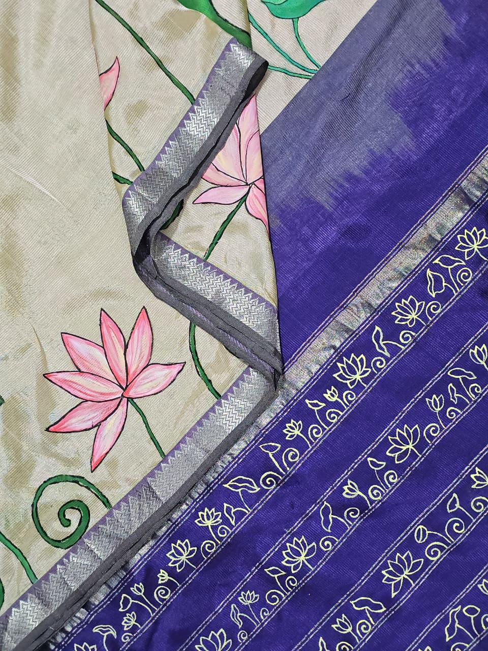 Jalajaa – Off White Hand-Painted Handloom Mangalagiri Silk Cotton Saree - Kleemkaara