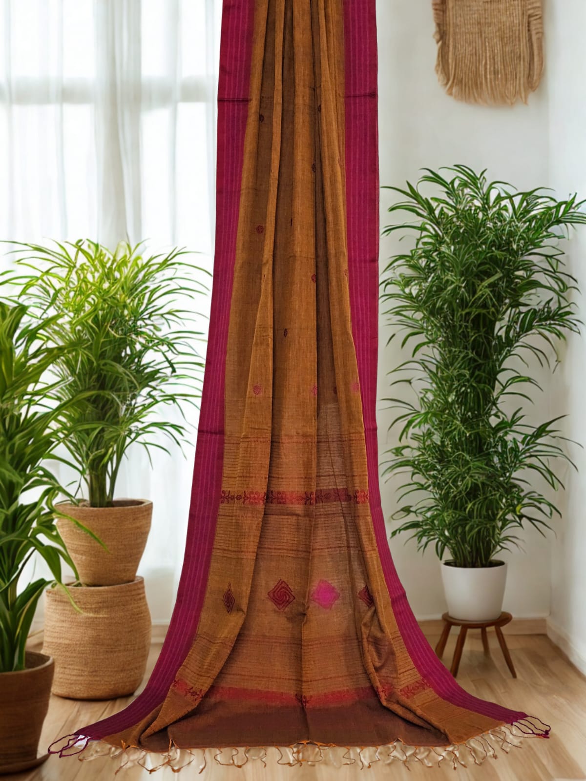 Kanakrekha – Ochre Brown Jamdani Handloom Khadi Saree with Magenta Border - Kleemkaara