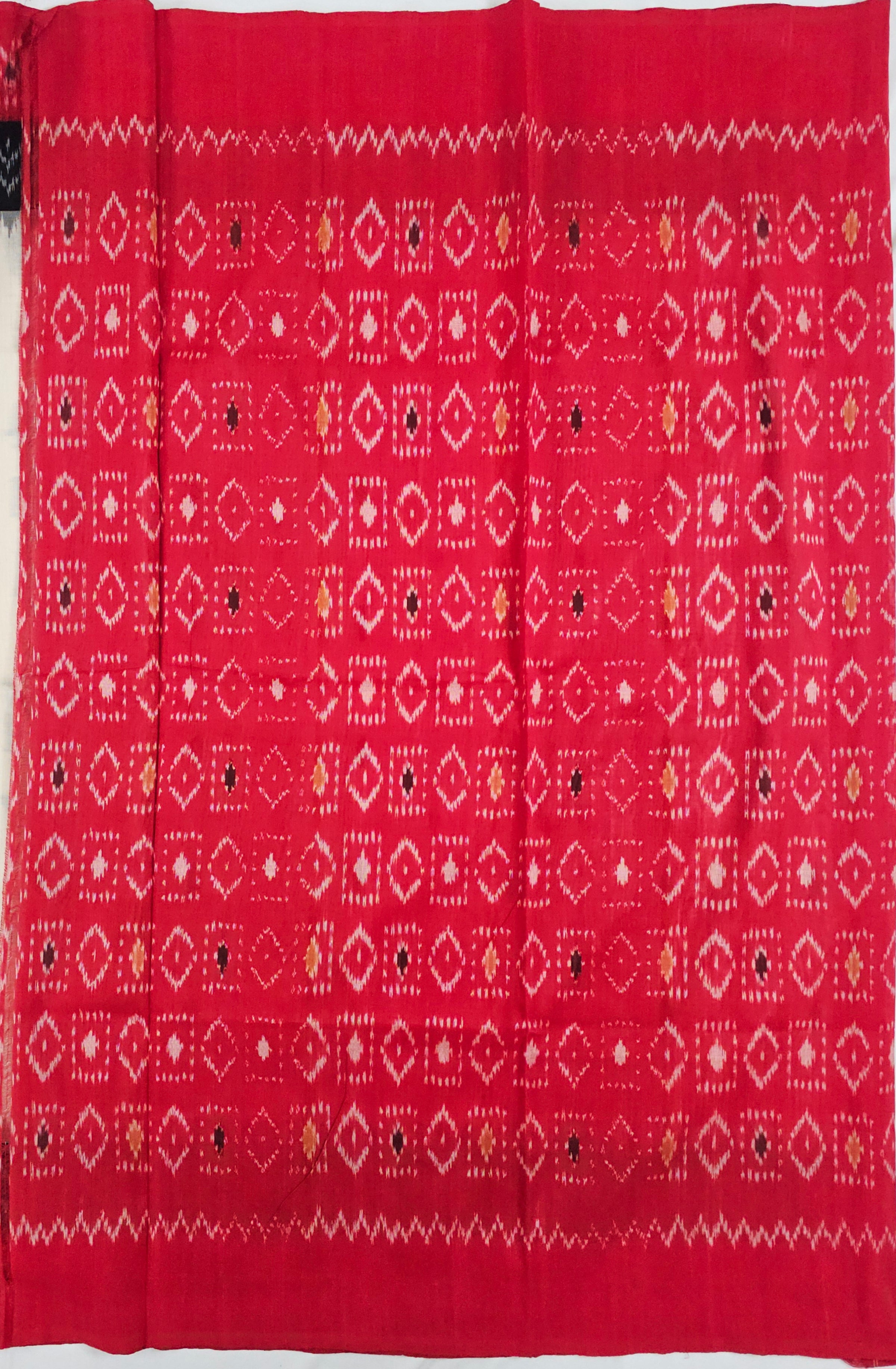 Blouse of White Handloom Pochampally Ikkat Mercerized Cotton Saree with 2 tone Motifs