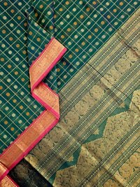 Sahasrika – Green Aayiram Butta Pure Handloom Kanchi Cotton Saree with Pink Zari Border - Kleemkaara