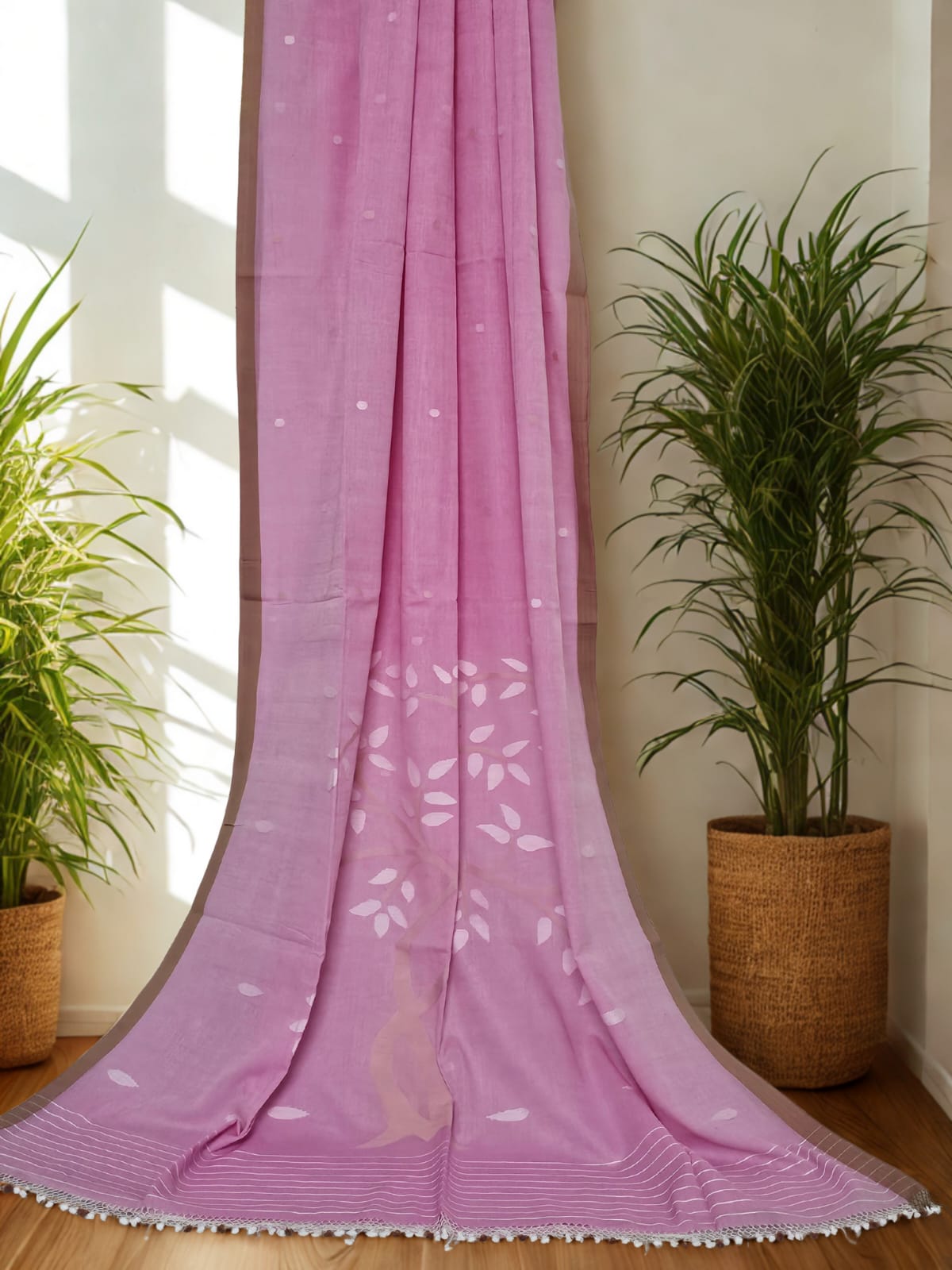 Svanika – Pink Jamdani Handloom Bengal Cotton Saree - Kleemkaara